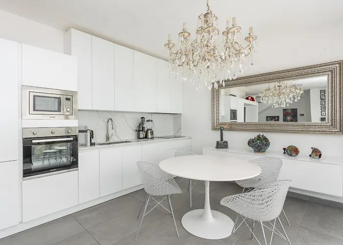 Luxury Front アパート *