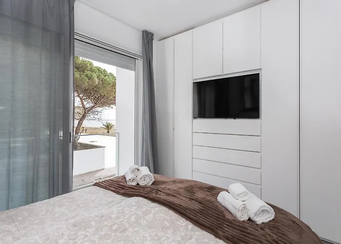 Luxury Front アパート