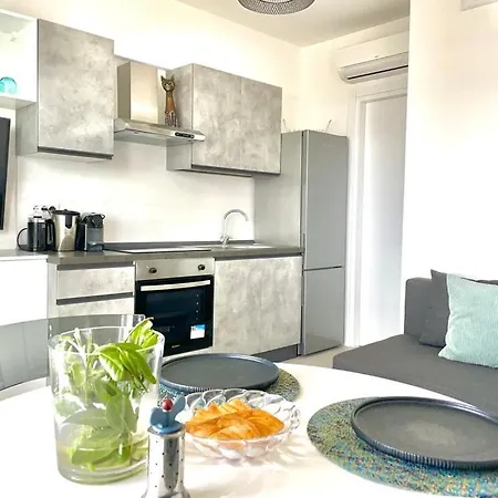 Luxury Front Apartman *