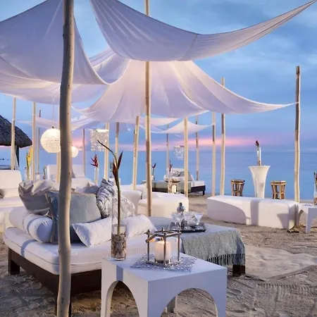 Luxury Beach Front Апартаменты